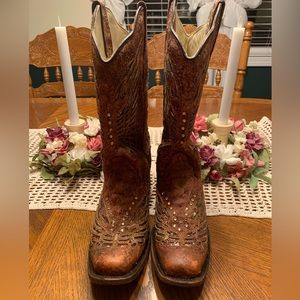 Corral E1247 size 8M